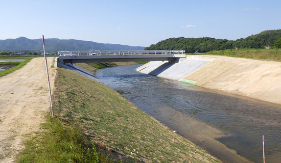 写真:公共河川(橋梁上部・下部)工事