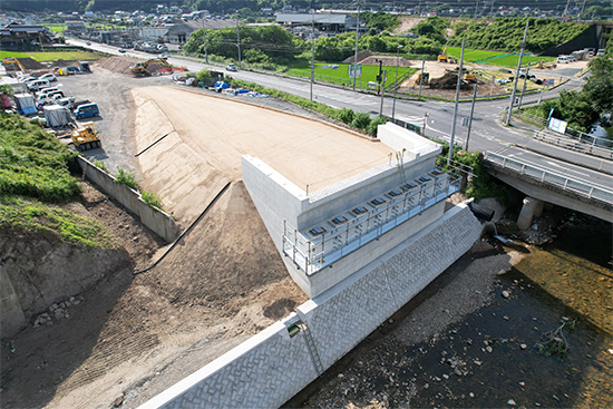 写真:令和4年度公共河川工事(明見橋下部工その2)